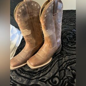 Ariat womans cowgirl boots. Bought from Boot barn paid $200 asking $170